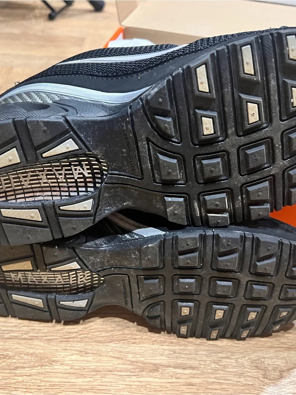 Nike Air Max Torch 3 -  Mens Running Shoes Black/White Size 10M (Gently used)